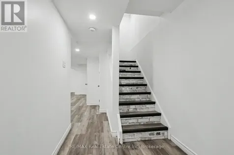 51 Camrose Court Kitchener ON N2M 5J4