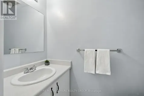 55 Fair Oaks Crescent Ottawa ON K2G 4W3