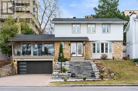 1958 Neepawa Avenue Ottawa ON K2A 3L5