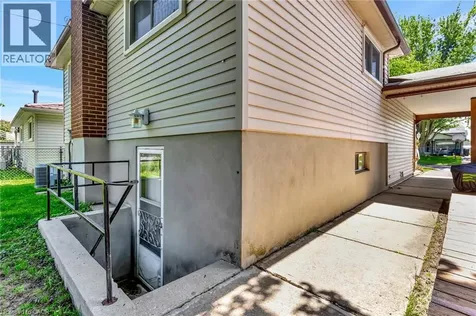 98 Belwood Crescent Kitchener ON N2C 1Z3