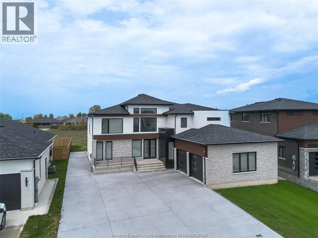 7 Cypress Pointe Leamington ON N8H 5R2