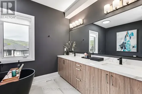 117 Stoneleigh Drive Blue Mountains ON L9Y 0Z4
