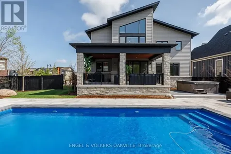 117 Stoneleigh Drive Blue Mountains ON L9Y 0Z4