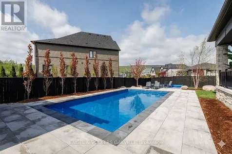 117 Stoneleigh Drive Blue Mountains ON L9Y 0Z4