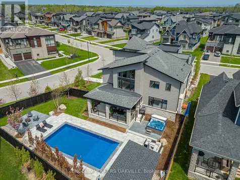 117 Stoneleigh Drive Blue Mountains ON L9Y 0Z4
