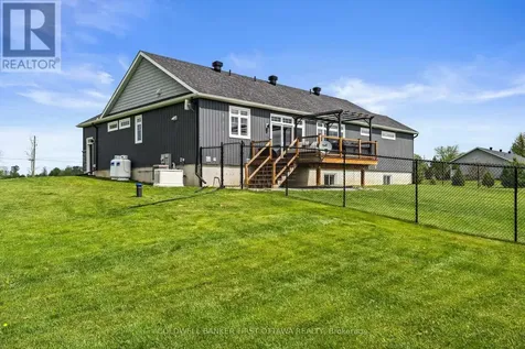 1027 Matheson Drive Montague ON K7A 5B8