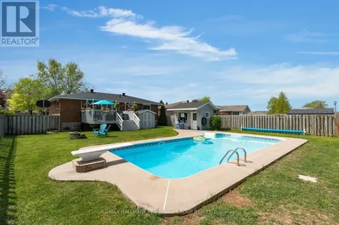 32 Kerr Drive Penetanguishene ON L9M 1H6