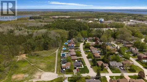 32 Kerr Drive Penetanguishene ON L9M 1H6