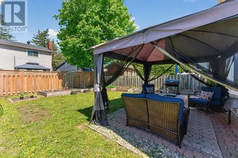 71 Equestrian Drive Ottawa ON K2M 1H7