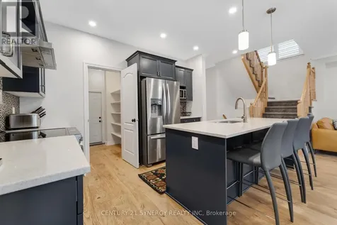 555 Bobolink Ridge Ottawa ON K2S 2P2