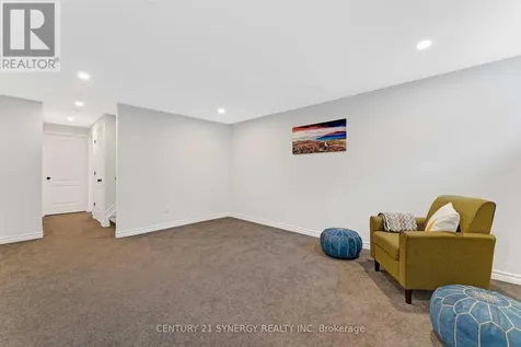 555 Bobolink Ridge Ottawa ON K2S 2P2