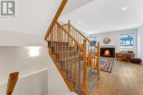 555 Bobolink Ridge Ottawa ON K2S 2P2