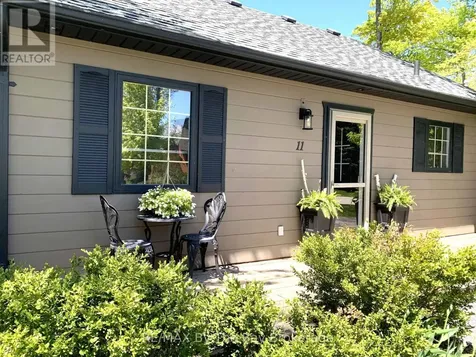 11 Cabin Crescent Wasaga Beach ON L9Z 1X7