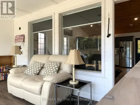11 Cabin Crescent Wasaga Beach ON L9Z 1X7