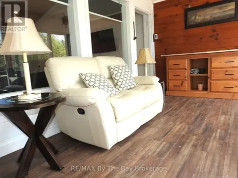 11 Cabin Crescent Wasaga Beach ON L9Z 1X7