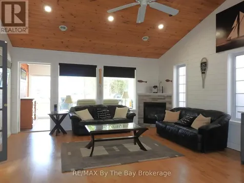 11 Cabin Crescent Wasaga Beach ON L9Z 1X7
