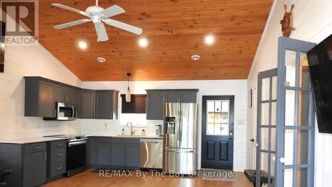 11 Cabin Crescent Wasaga Beach ON L9Z 1X7