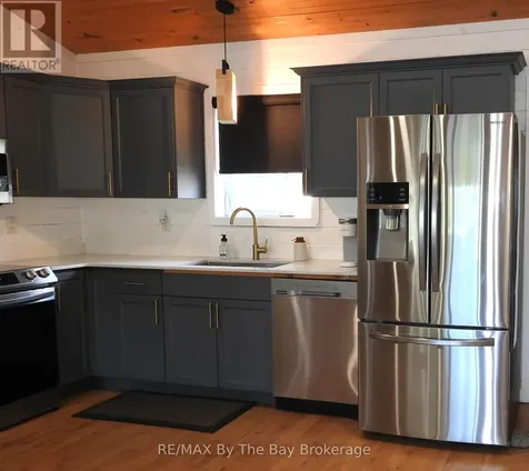 11 Cabin Crescent Wasaga Beach ON L9Z 1X7