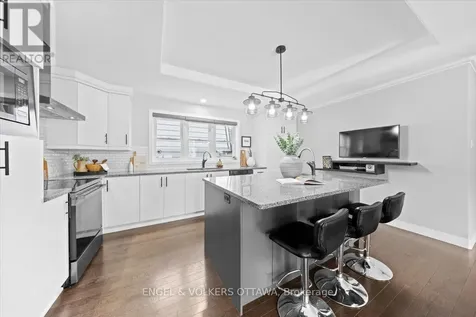1005 Gold Crescent Ottawa ON K2B 8C4