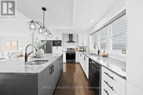 1005 Gold Crescent Ottawa ON K2B 8C4
