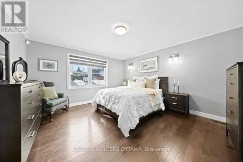 1005 Gold Crescent Ottawa ON K2B 8C4
