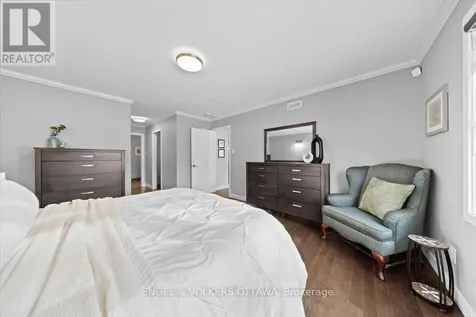 1005 Gold Crescent Ottawa ON K2B 8C4