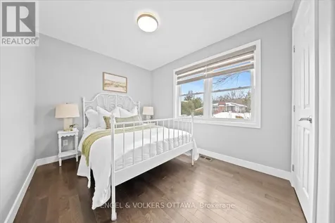 1005 Gold Crescent Ottawa ON K2B 8C4