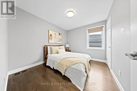 1005 Gold Crescent Ottawa ON K2B 8C4
