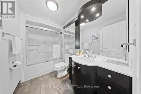 1005 Gold Crescent Ottawa ON K2B 8C4