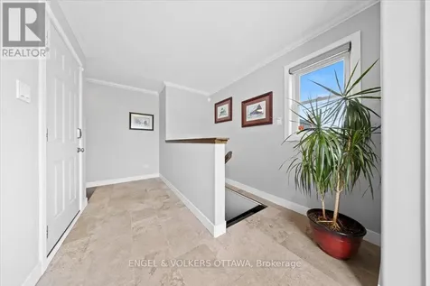 1005 Gold Crescent Ottawa ON K2B 8C4