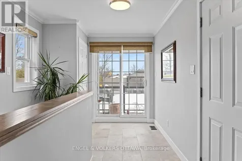 1005 Gold Crescent Ottawa ON K2B 8C4