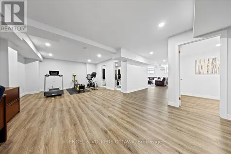 1005 Gold Crescent Ottawa ON K2B 8C4
