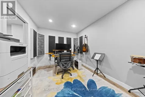 1005 Gold Crescent Ottawa ON K2B 8C4