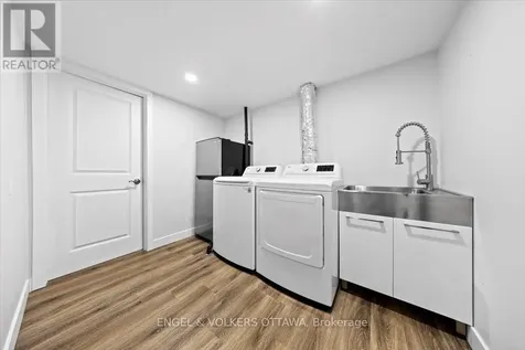 1005 Gold Crescent Ottawa ON K2B 8C4