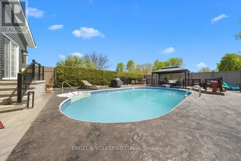 1005 Gold Crescent Ottawa ON K2B 8C4