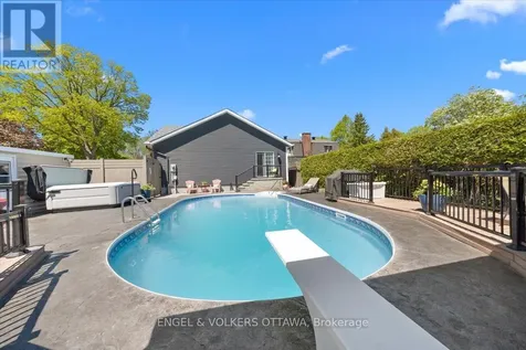 1005 Gold Crescent Ottawa ON K2B 8C4