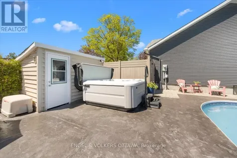 1005 Gold Crescent Ottawa ON K2B 8C4