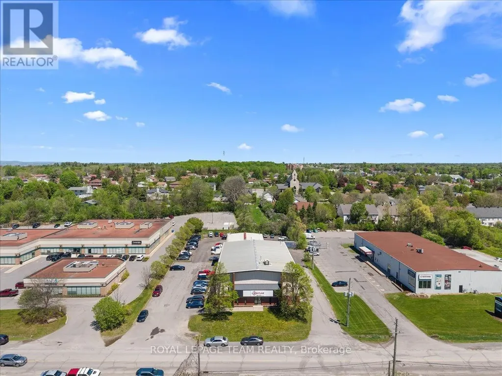 24 Edgewater Street Ottawa ON K2L 1V8