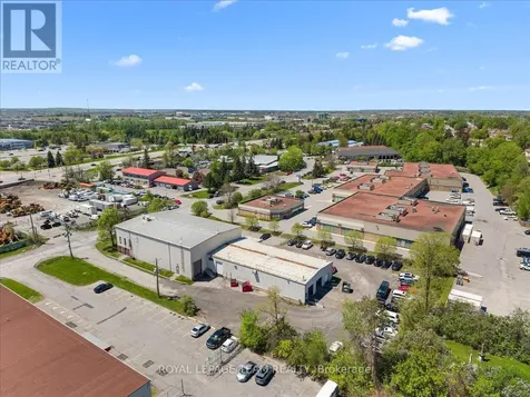 24 Edgewater Street Ottawa ON K2L 1V8