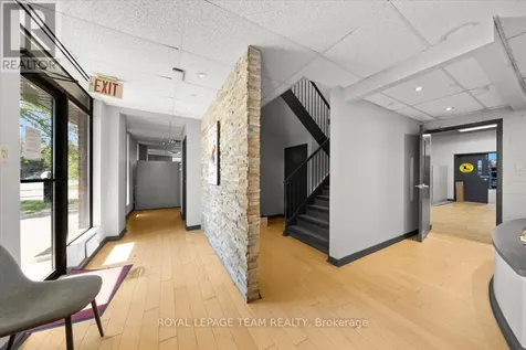24 Edgewater Street Ottawa ON K2L 1V8