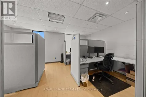 24 Edgewater Street Ottawa ON K2L 1V8