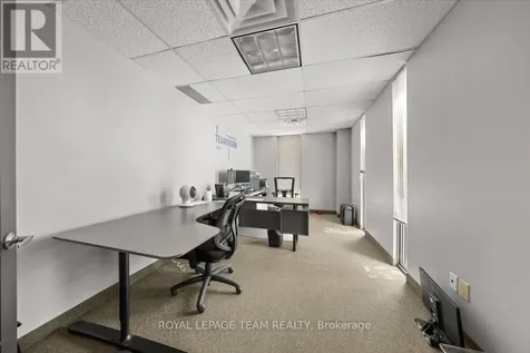 24 Edgewater Street Ottawa ON K2L 1V8