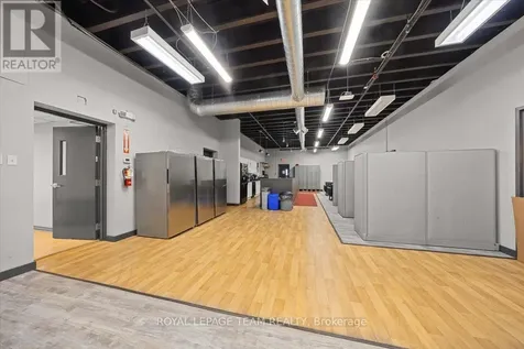 24 Edgewater Street Ottawa ON K2L 1V8