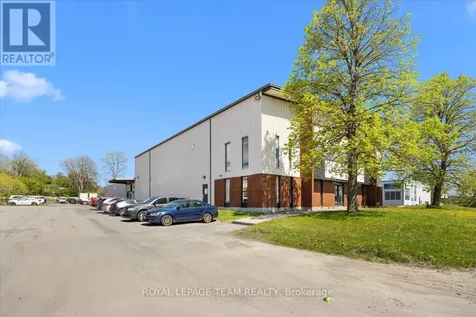 24 Edgewater Street Ottawa ON K2L 1V8