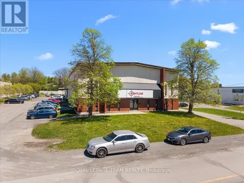 24 Edgewater Street Ottawa ON K2L 1V8