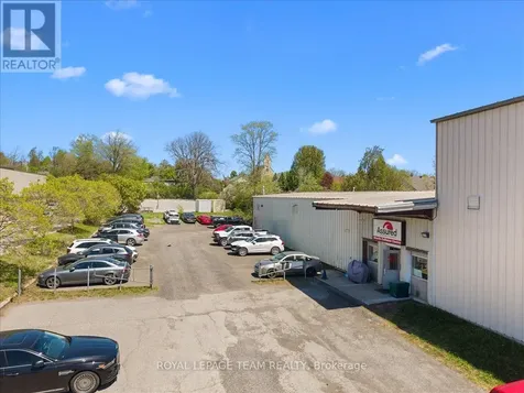 24 Edgewater Street Ottawa ON K2L 1V8