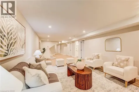 124 South Parkwood Boulevard Elmira ON N3B 0E6