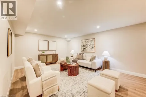 124 South Parkwood Boulevard Elmira ON N3B 0E6
