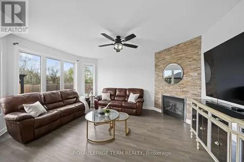 6936 Mary Anne Drive Ottawa ON K4P 0B9