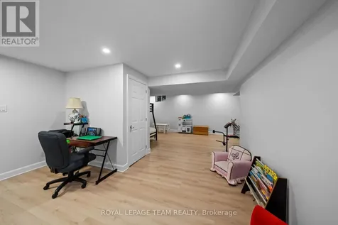 6936 Mary Anne Drive Ottawa ON K4P 0B9